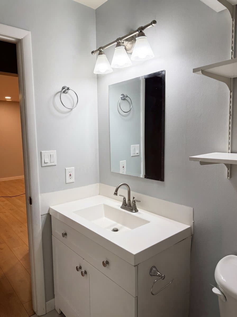 Holladay Single Room: 1944 Nunley Circle