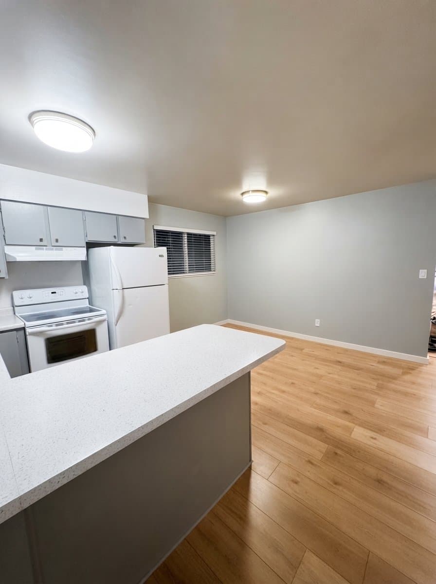 Holladay Single Room: 1944 Nunley Circle