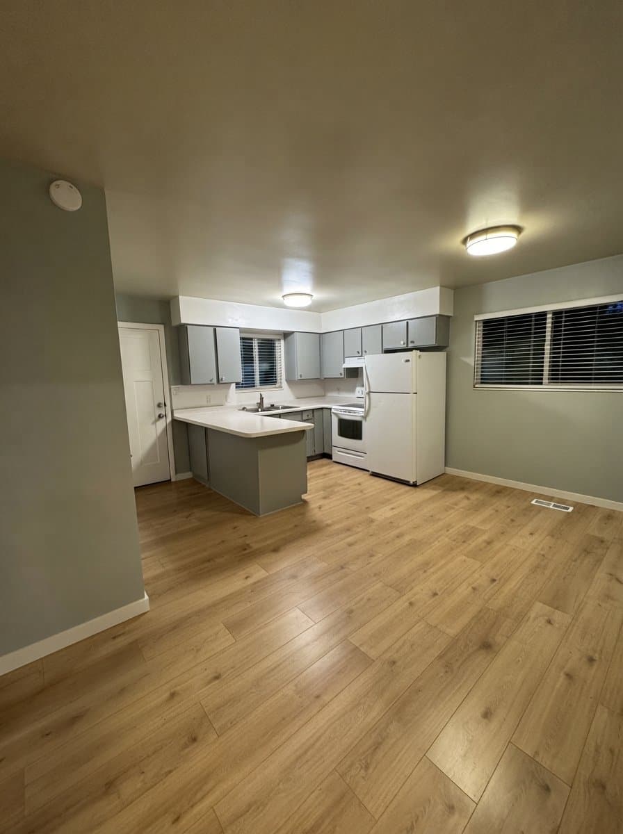 Holladay Single Room: 1944 Nunley Circle