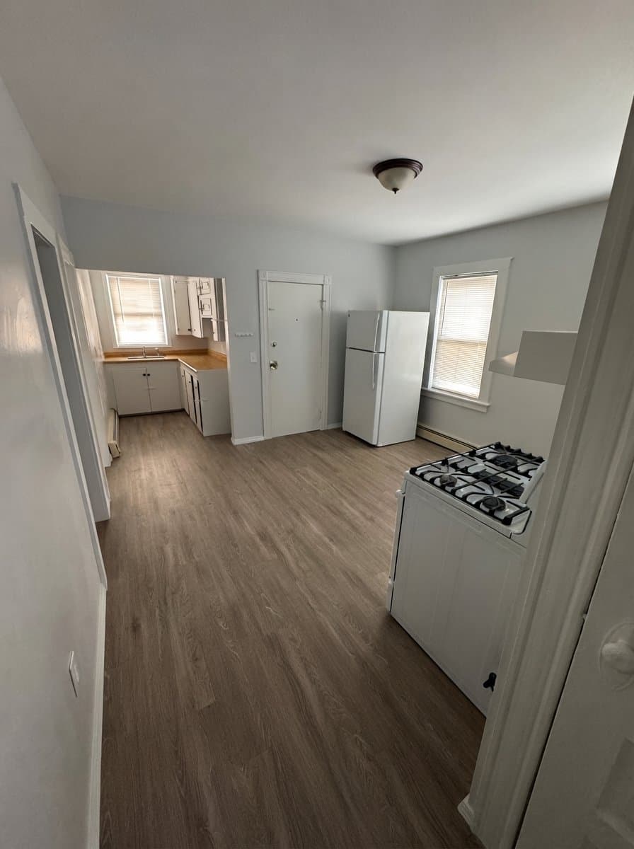 Providence Apartment: 362 Douglas Ave