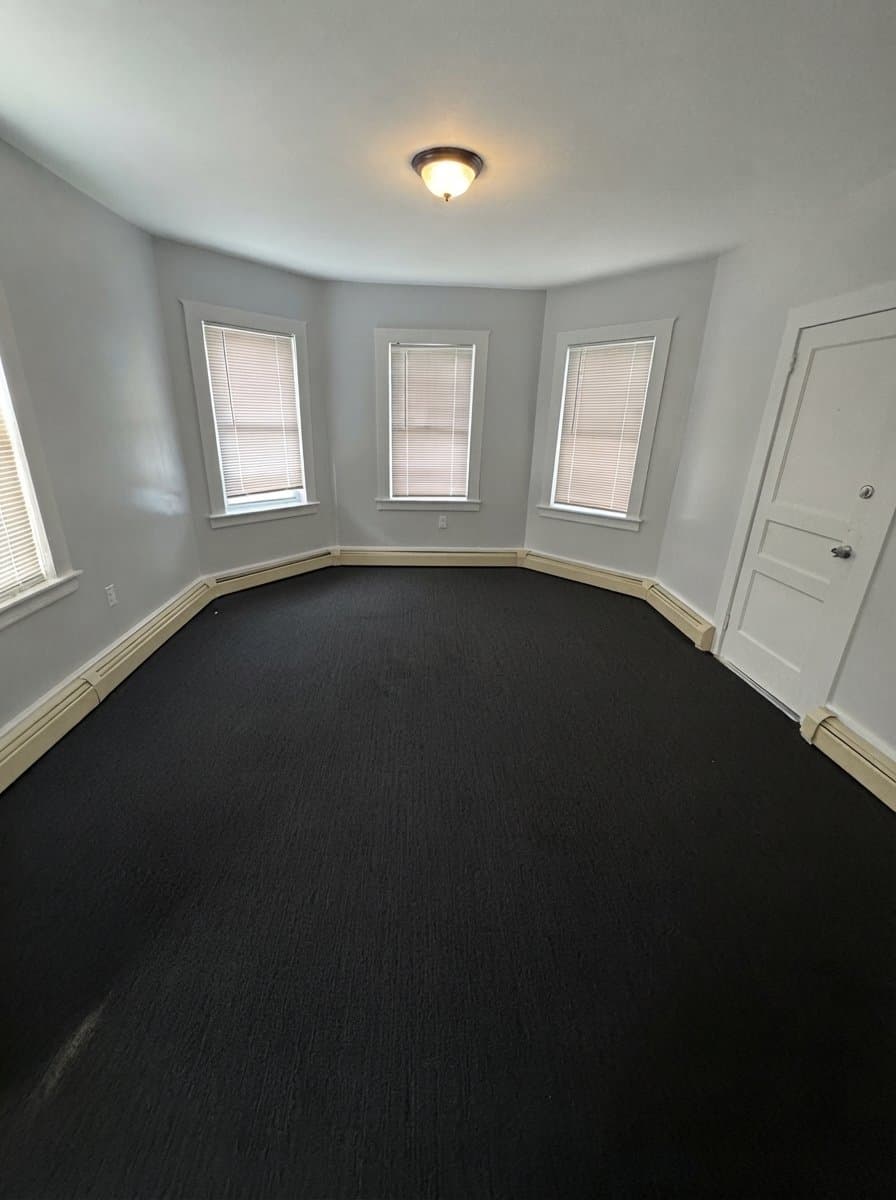 Providence Apartment: 362 Douglas Ave
