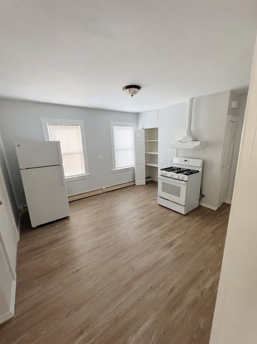 Providence Apartment: 362 Douglas Ave