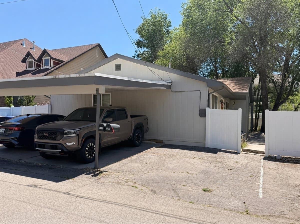 Holladay Single Room: 1944 Nunley Circle