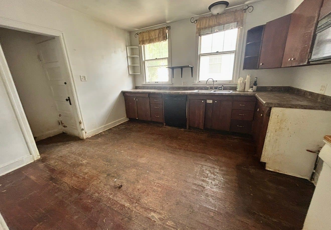 Decatur House: 1174 W King St