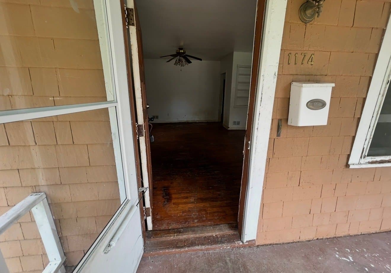 Decatur House: 1174 W King St