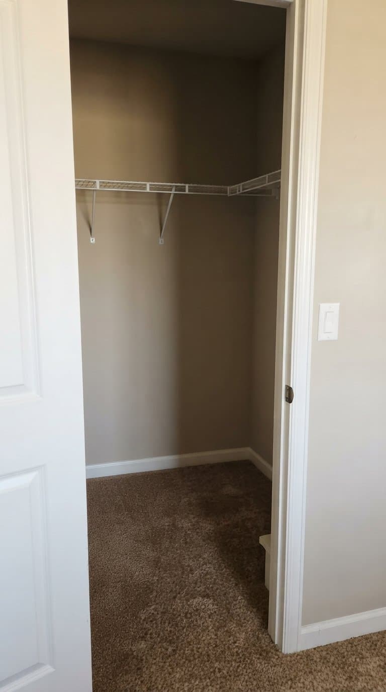 Brighton Single Room: 894 Sawdust drive