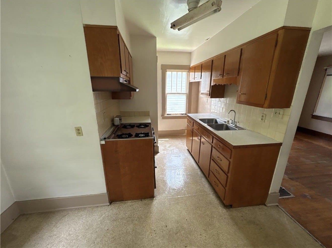 Decatur House: 1272 W King St.