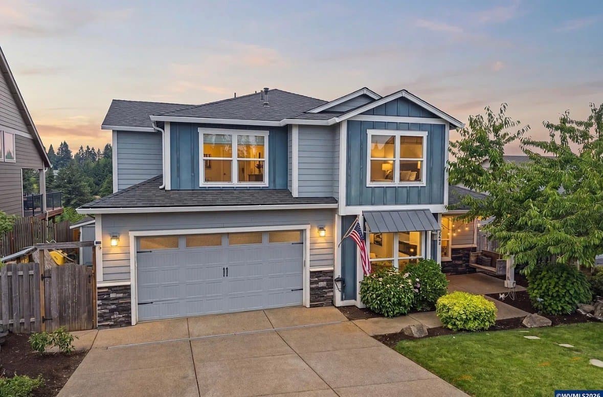 Salem House: 263 Eider Ave SE
