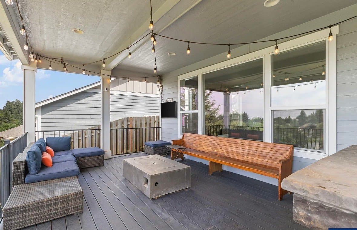 Salem House: 263 Eider Ave SE