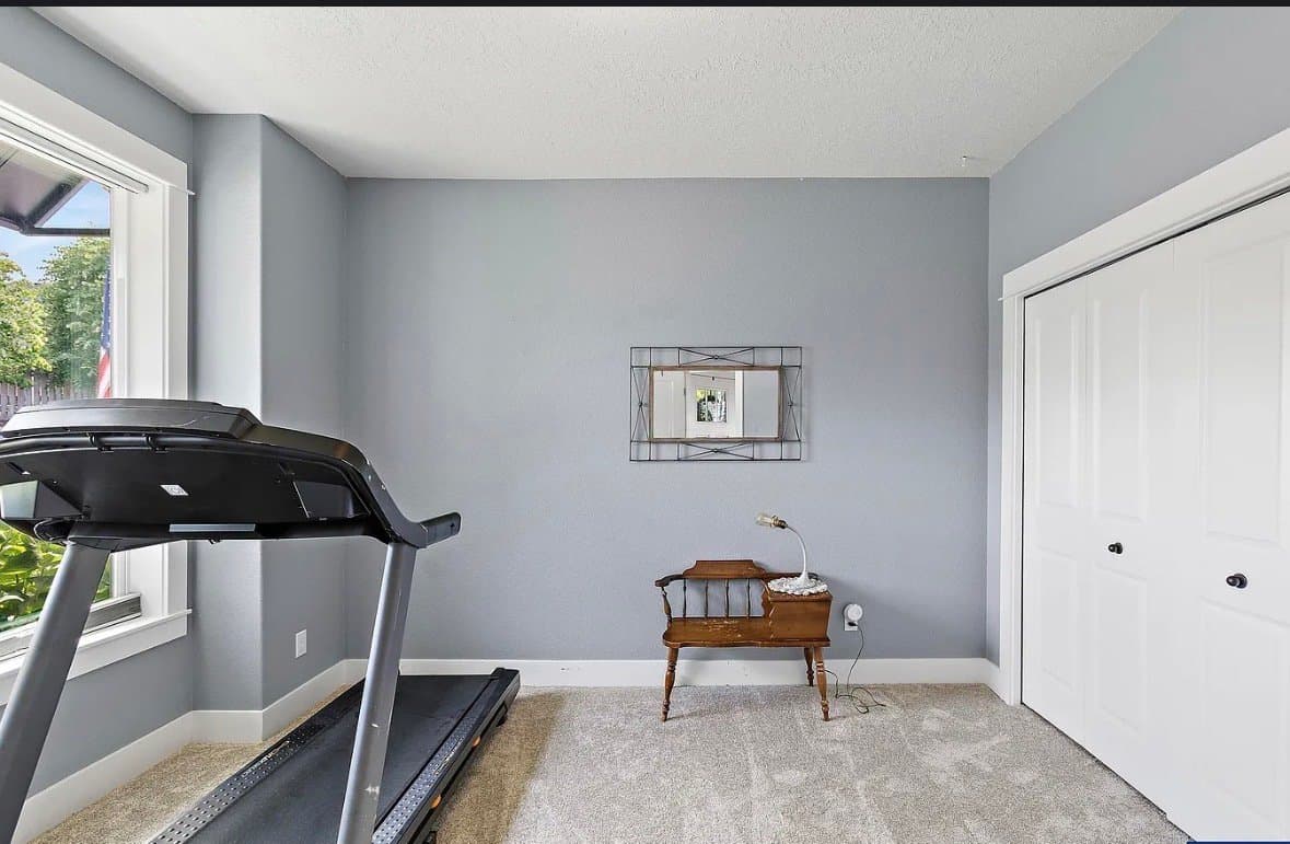 Salem House: 263 Eider Ave SE