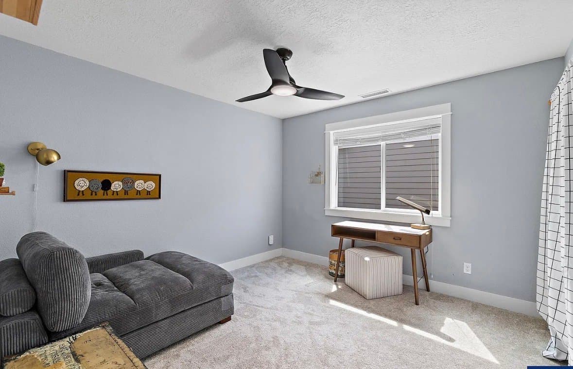 Salem House: 263 Eider Ave SE