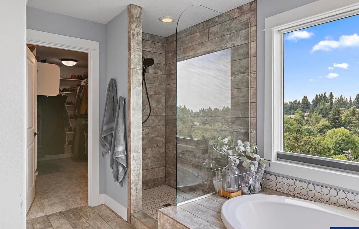 Salem House: 263 Eider Ave SE