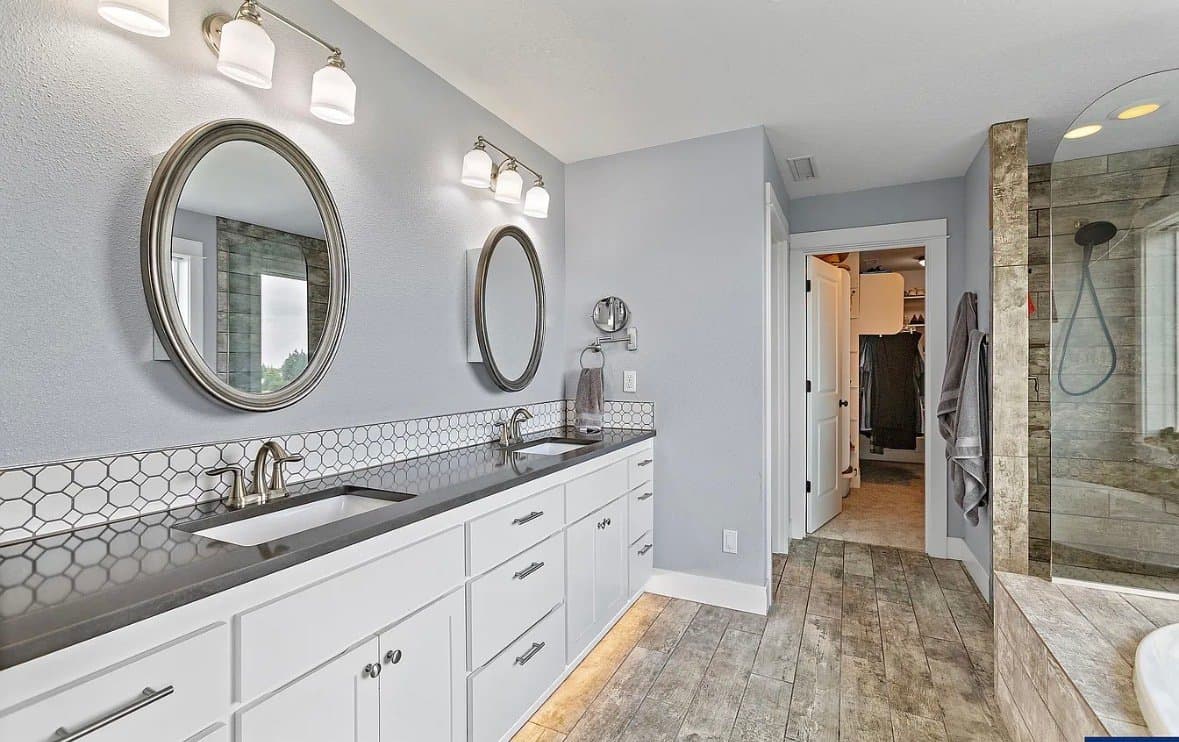 Salem House: 263 Eider Ave SE