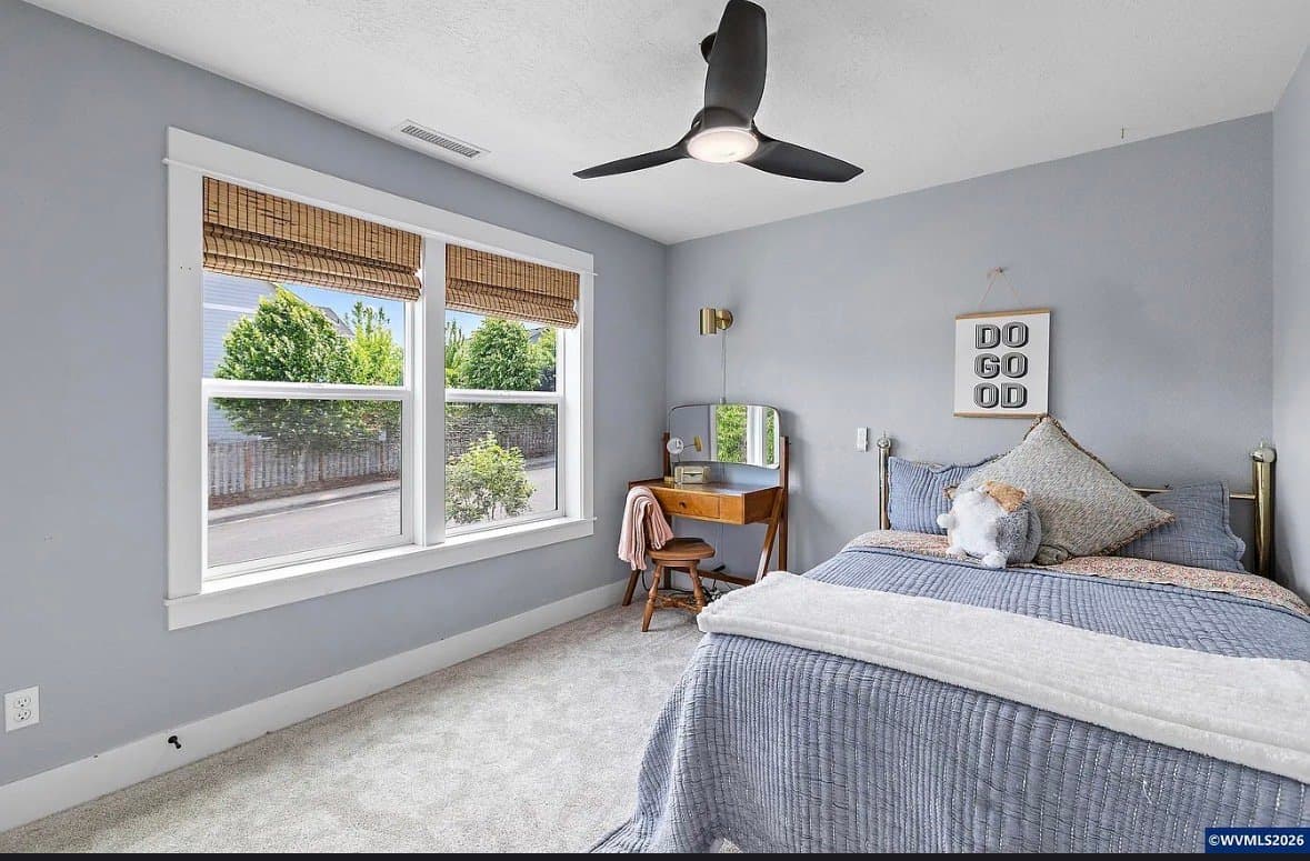Salem House: 263 Eider Ave SE