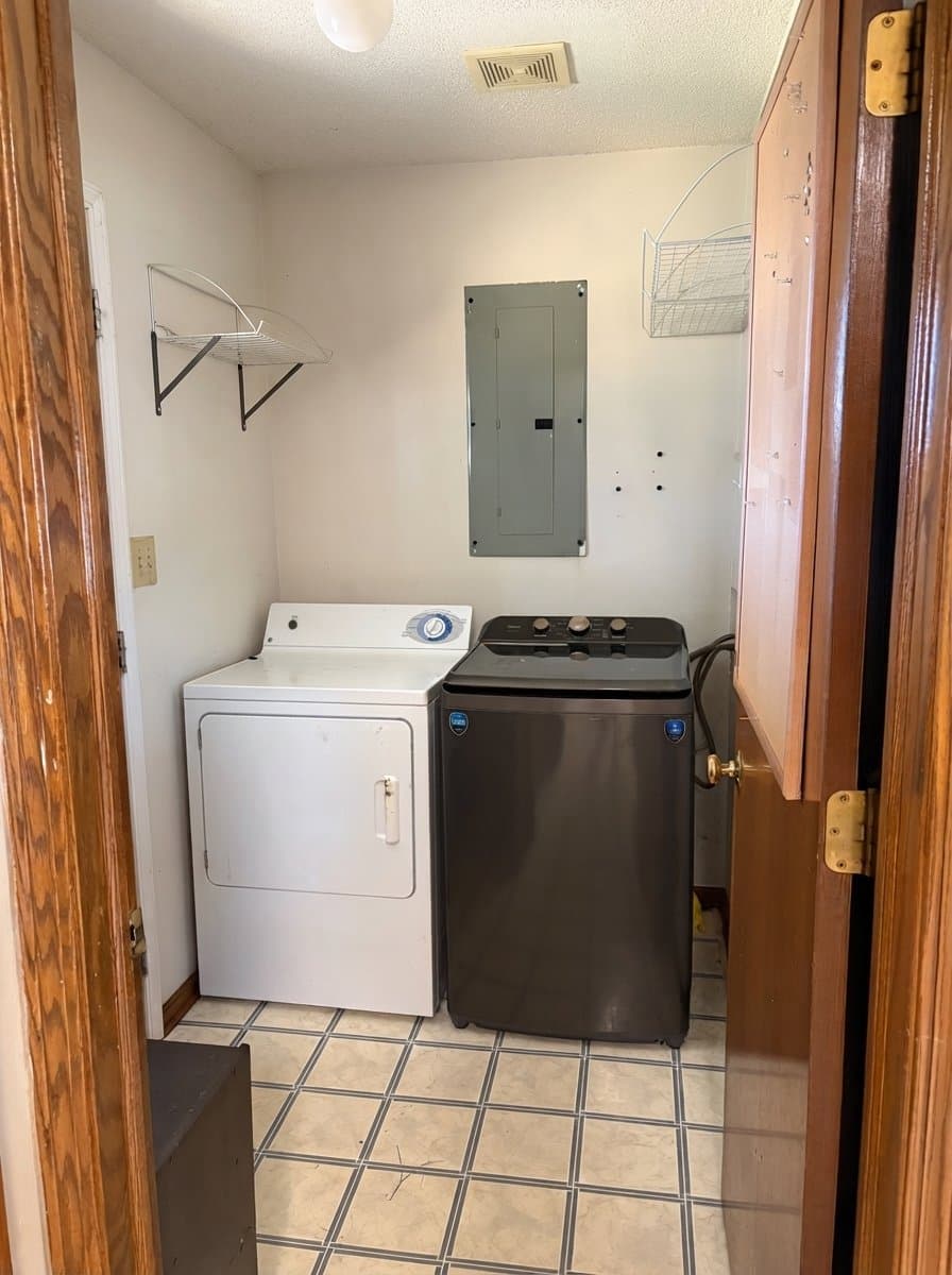 West Des Moines House: 205 2nd St