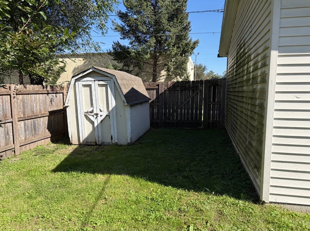 West Des Moines House: 205 2nd St