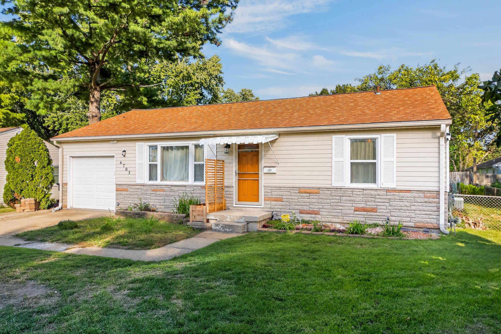 Kansas City House: 6703 N Campbell St