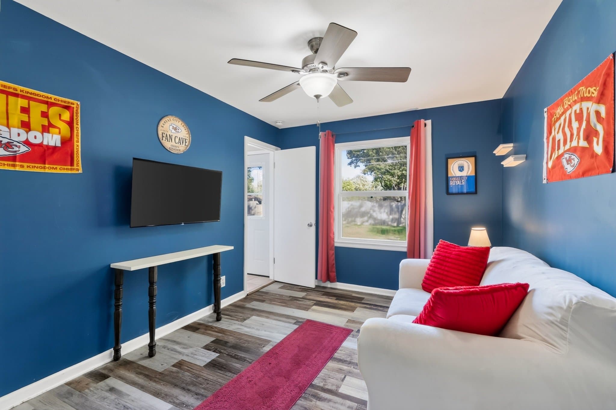 Kansas City House: 6703 N Campbell St