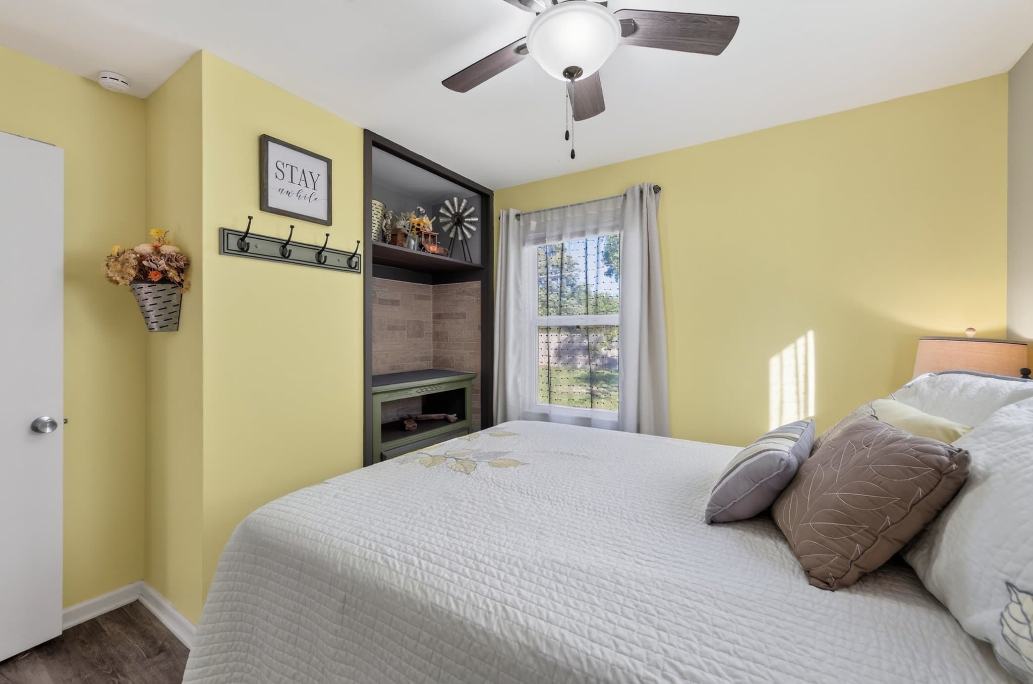 Kansas City House: 6703 N Campbell St