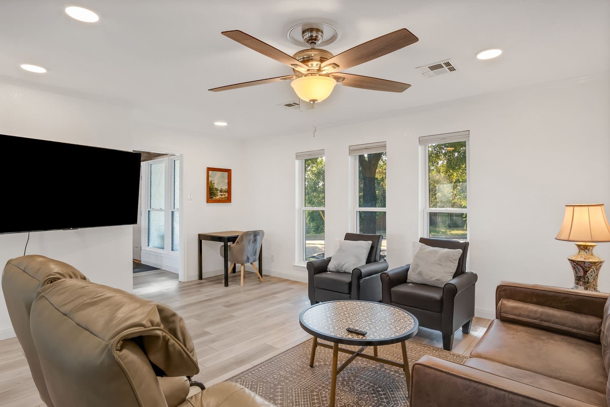 Woodway House: 8201 Forest Ridge Dr