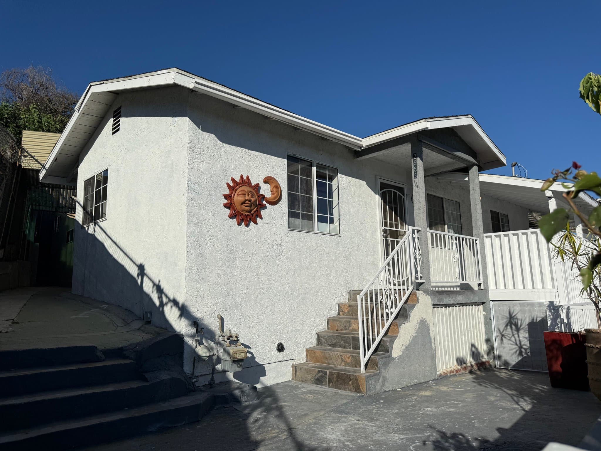los angeles House: 2553 verde st