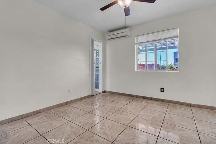 los angeles House: 2553 verde st