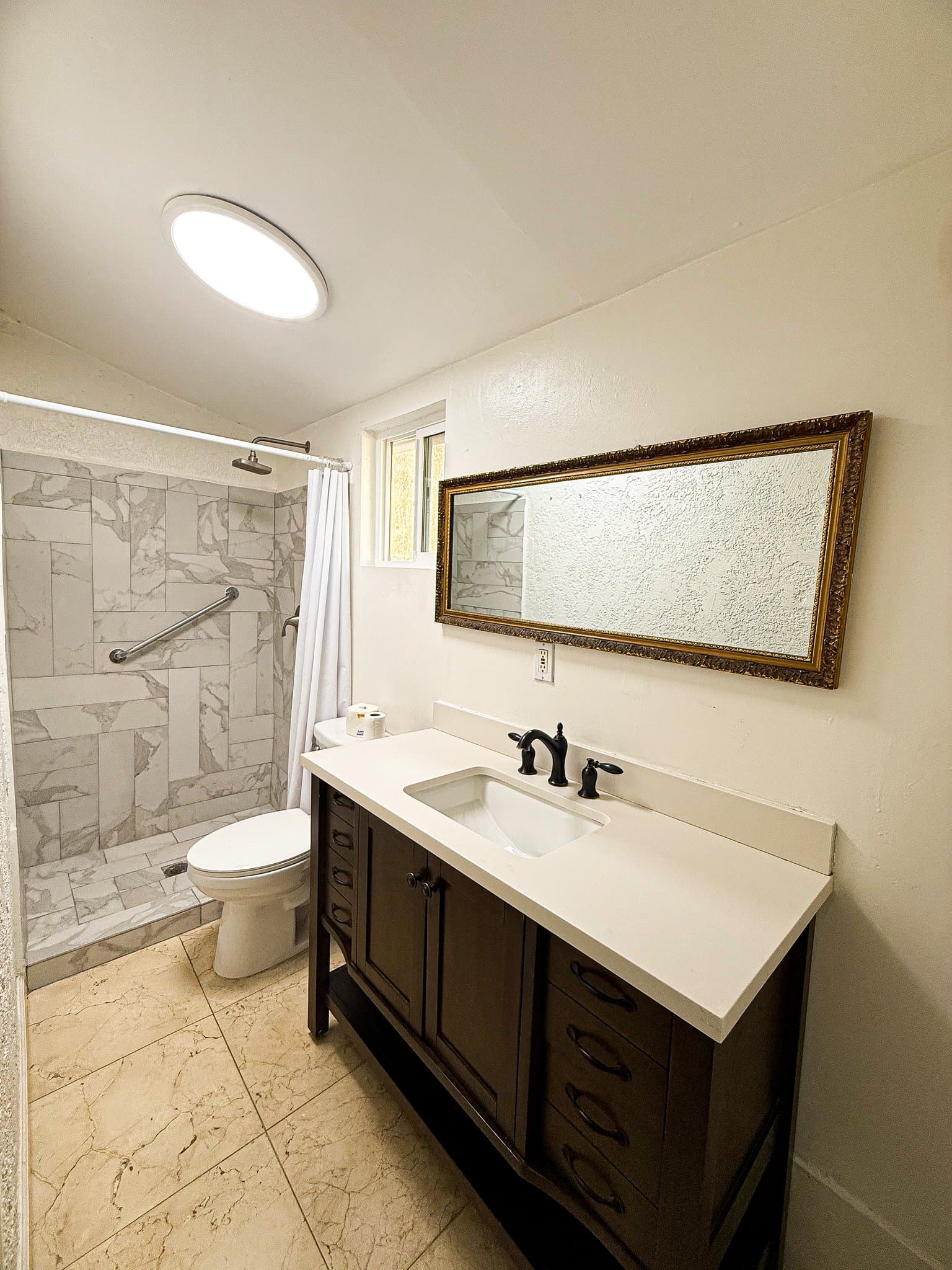 los angeles House: 2553 verde st