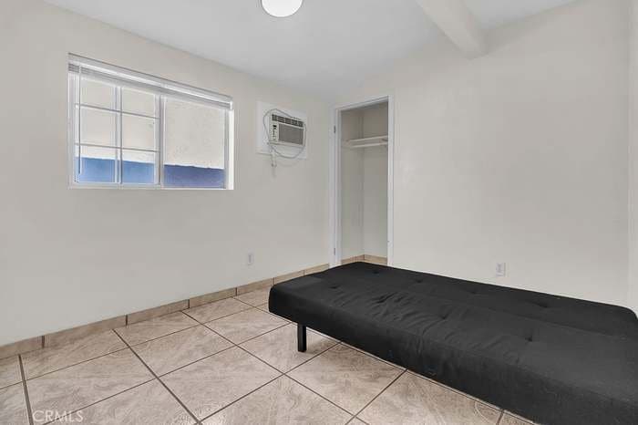 los angeles House: 2553 verde st