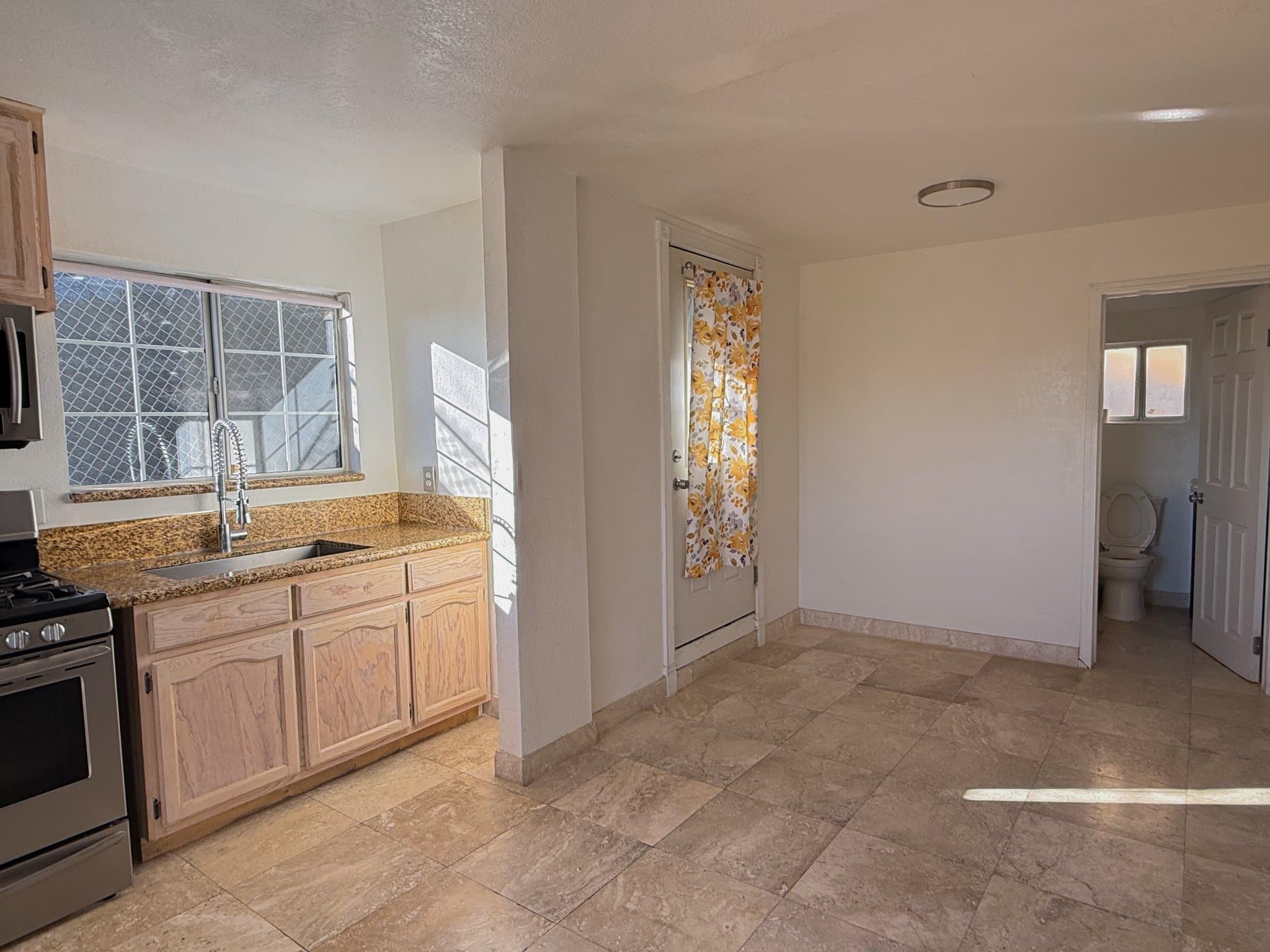 los angeles House: 2553 verde st