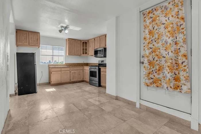los angeles House: 2553 verde st