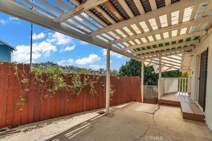 los angeles House: 2553 verde st