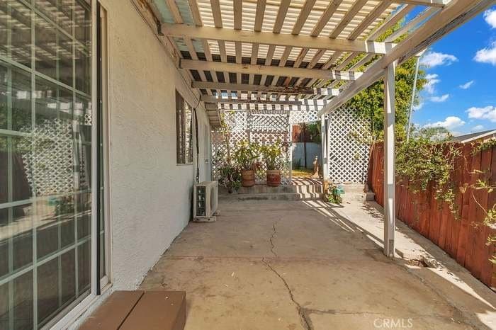 los angeles House: 2553 verde st