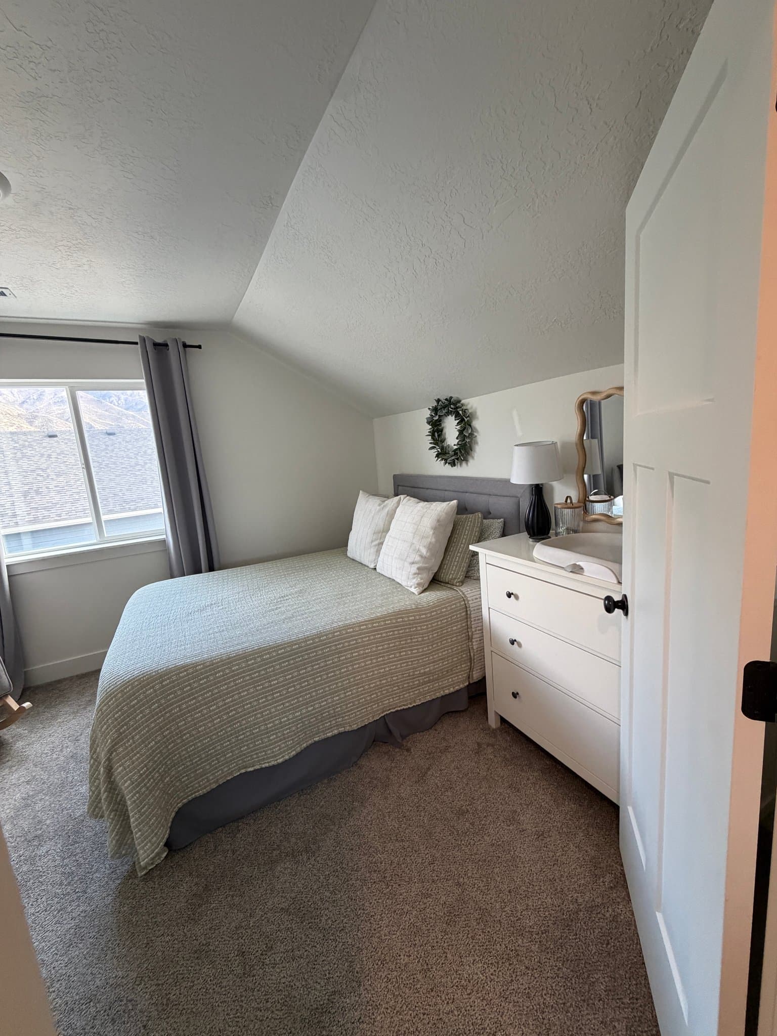 Santaquin House: 859 N 20 E