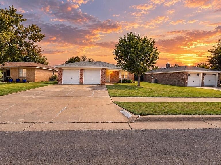 Lubbock House: 8411 Geneva Ave