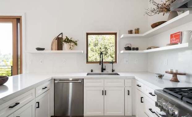 Los Angeles House: 2137 Fargo St