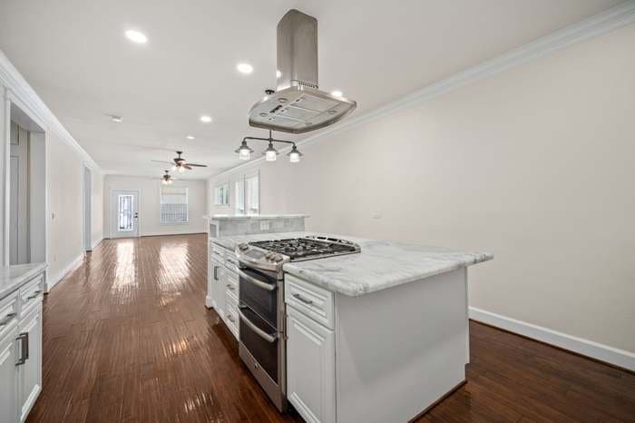Houston House: 110 Kendall St