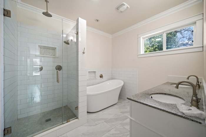 Houston House: 110 Kendall St