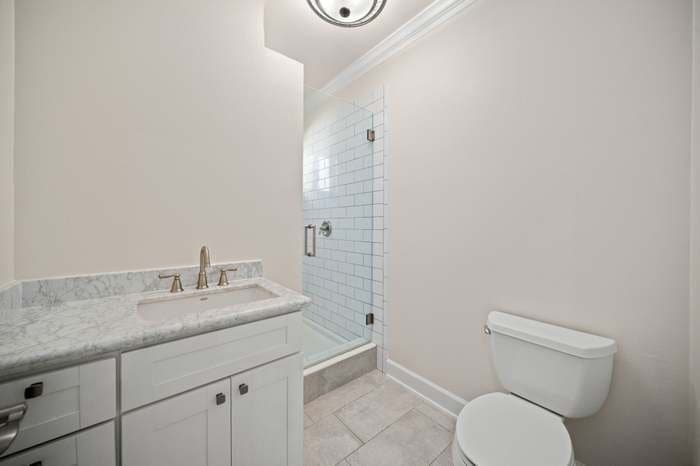 Houston House: 110 Kendall St