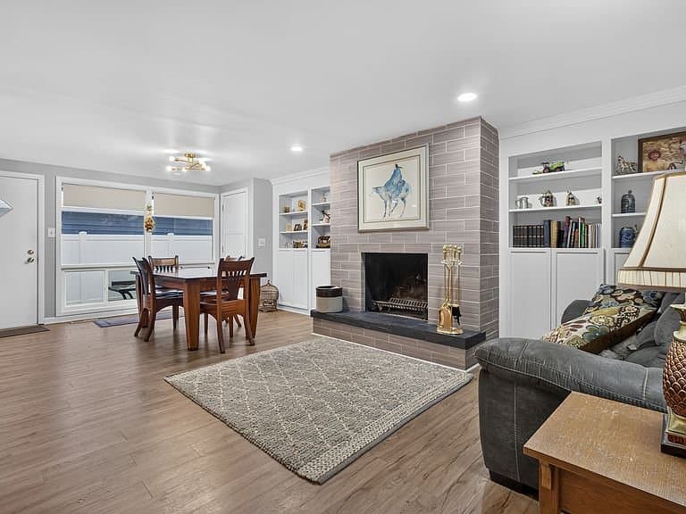 Columbus House: 2594 Franklin St