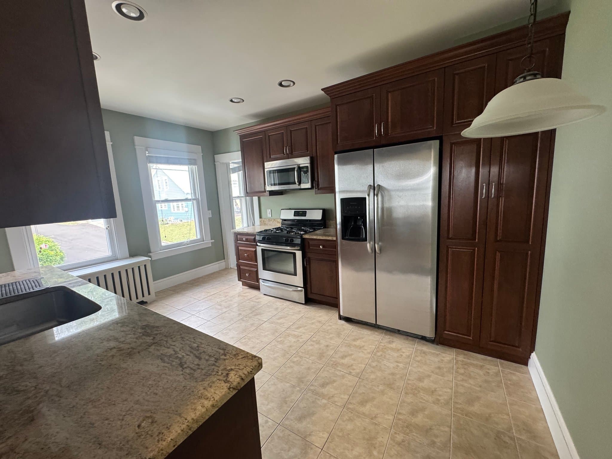 Derby Apartment: 50 Spring St