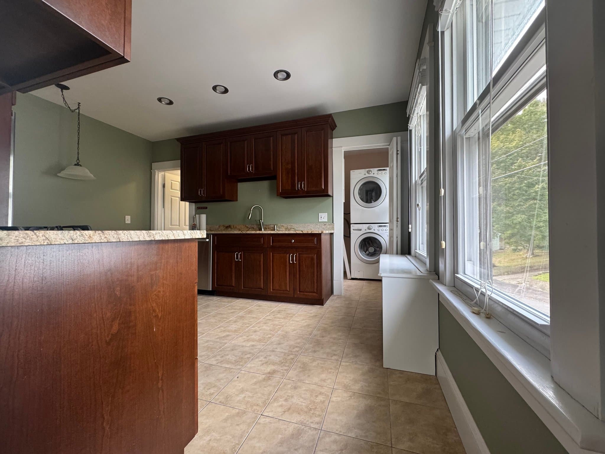 Derby Apartment: 50 Spring St