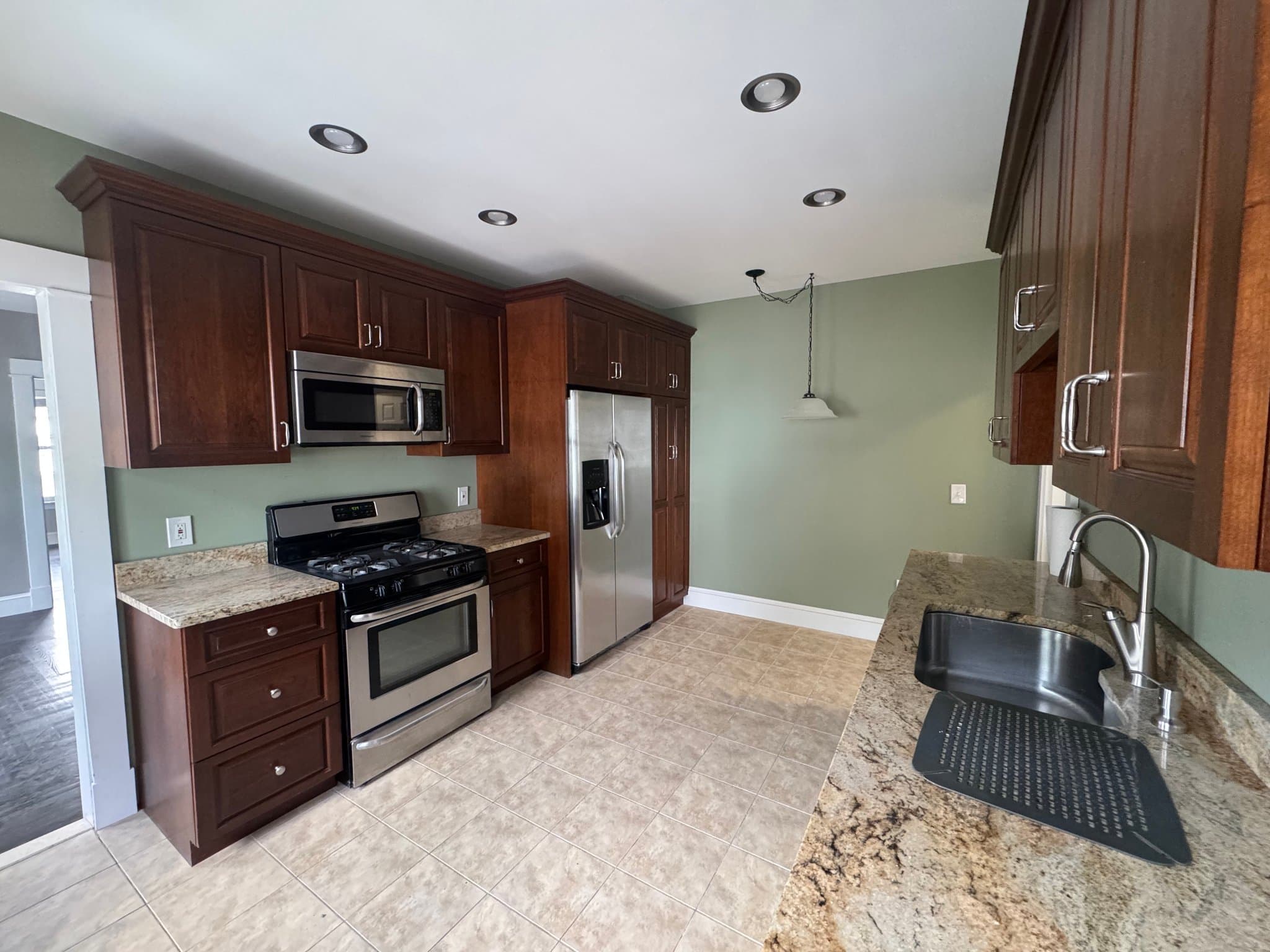Derby Apartment: 50 Spring St