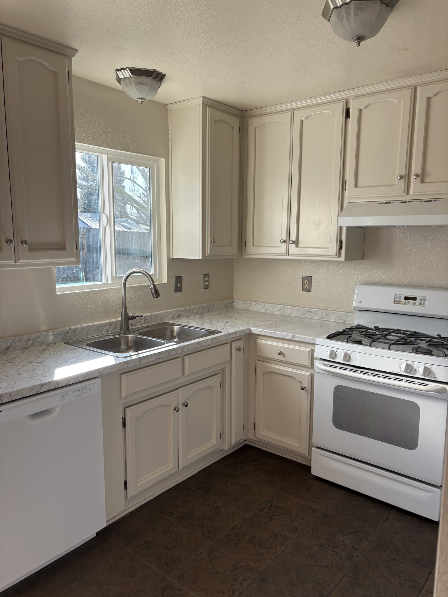 Chico House: 159 Artesia Dr