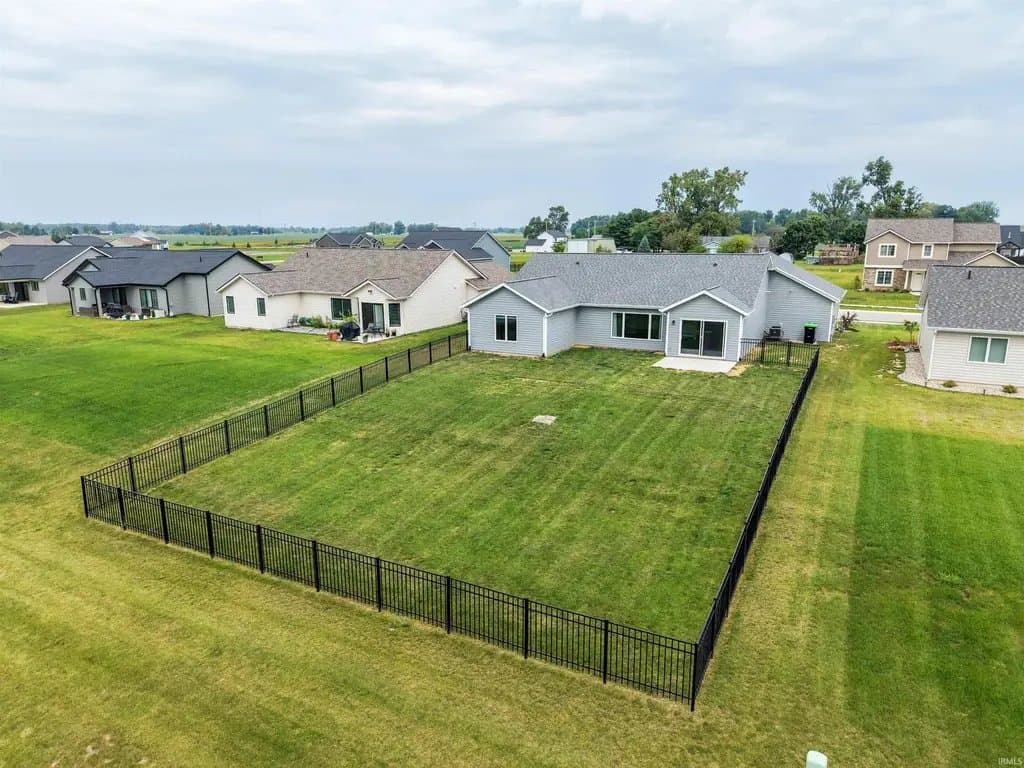 FORT WAYNE House: 14057 ASCARI CV