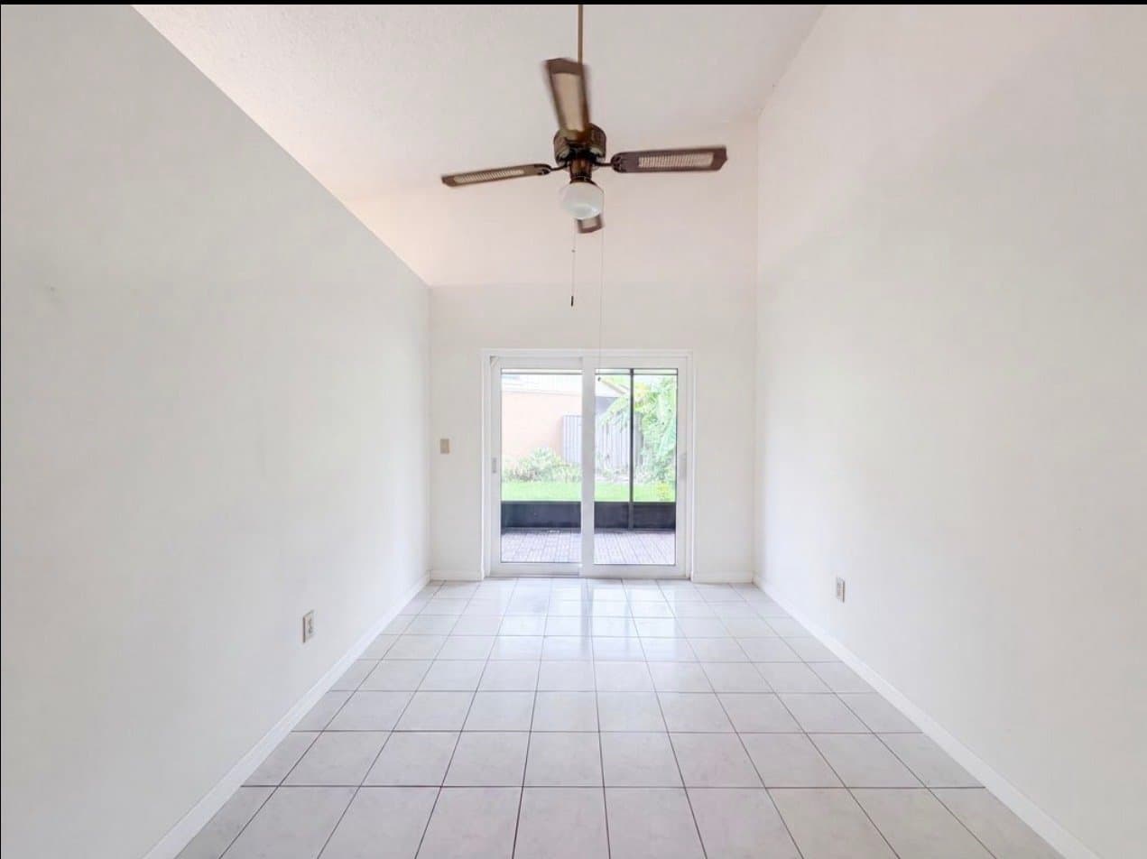 Fort Worth House: 1925 Kings Canyon Cir