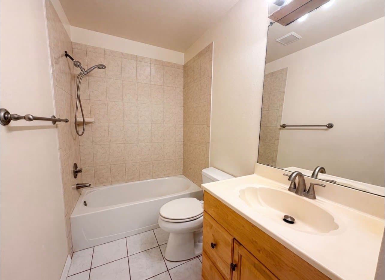 Fort Worth House: 1925 Kings Canyon Cir