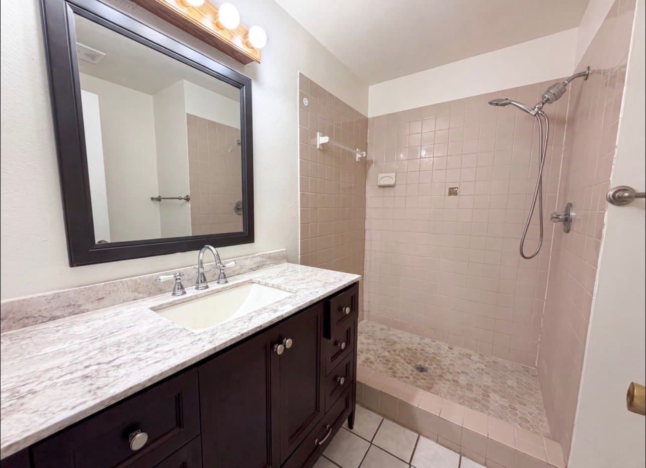 Fort Worth House: 1925 Kings Canyon Cir