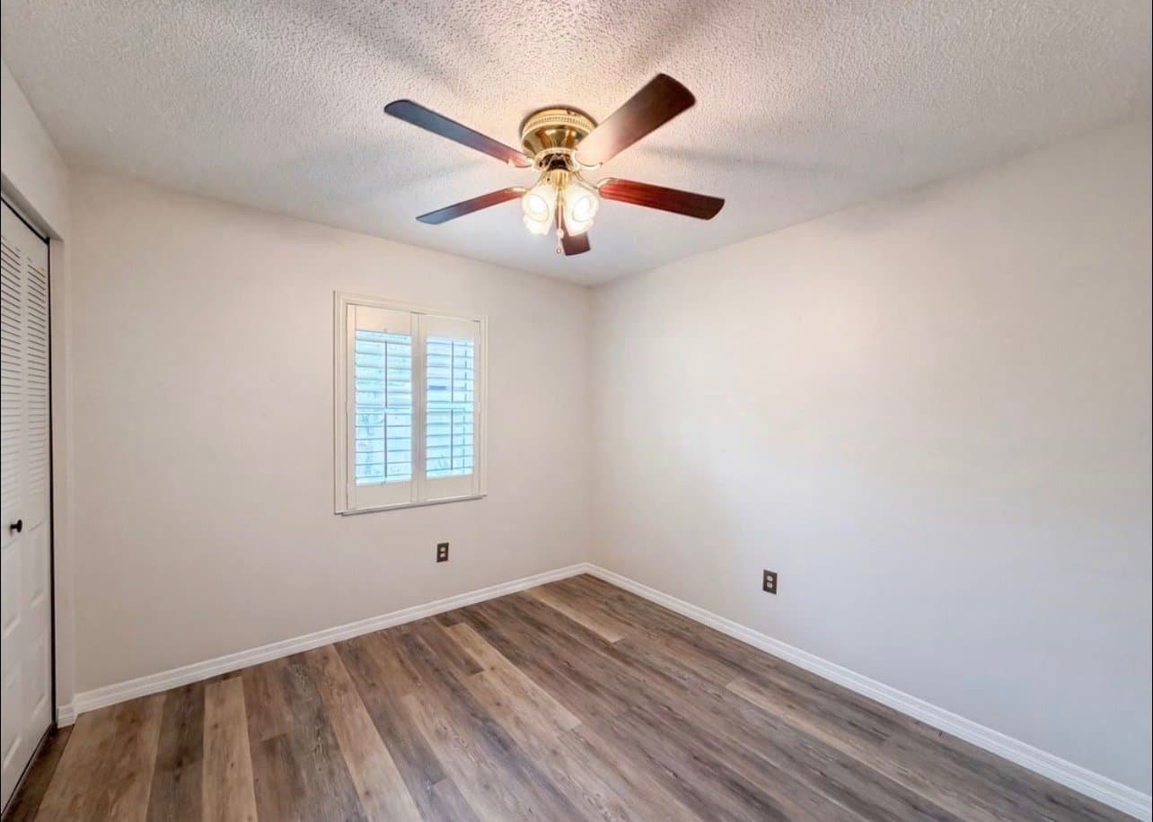 Fort Worth House: 1925 Kings Canyon Cir