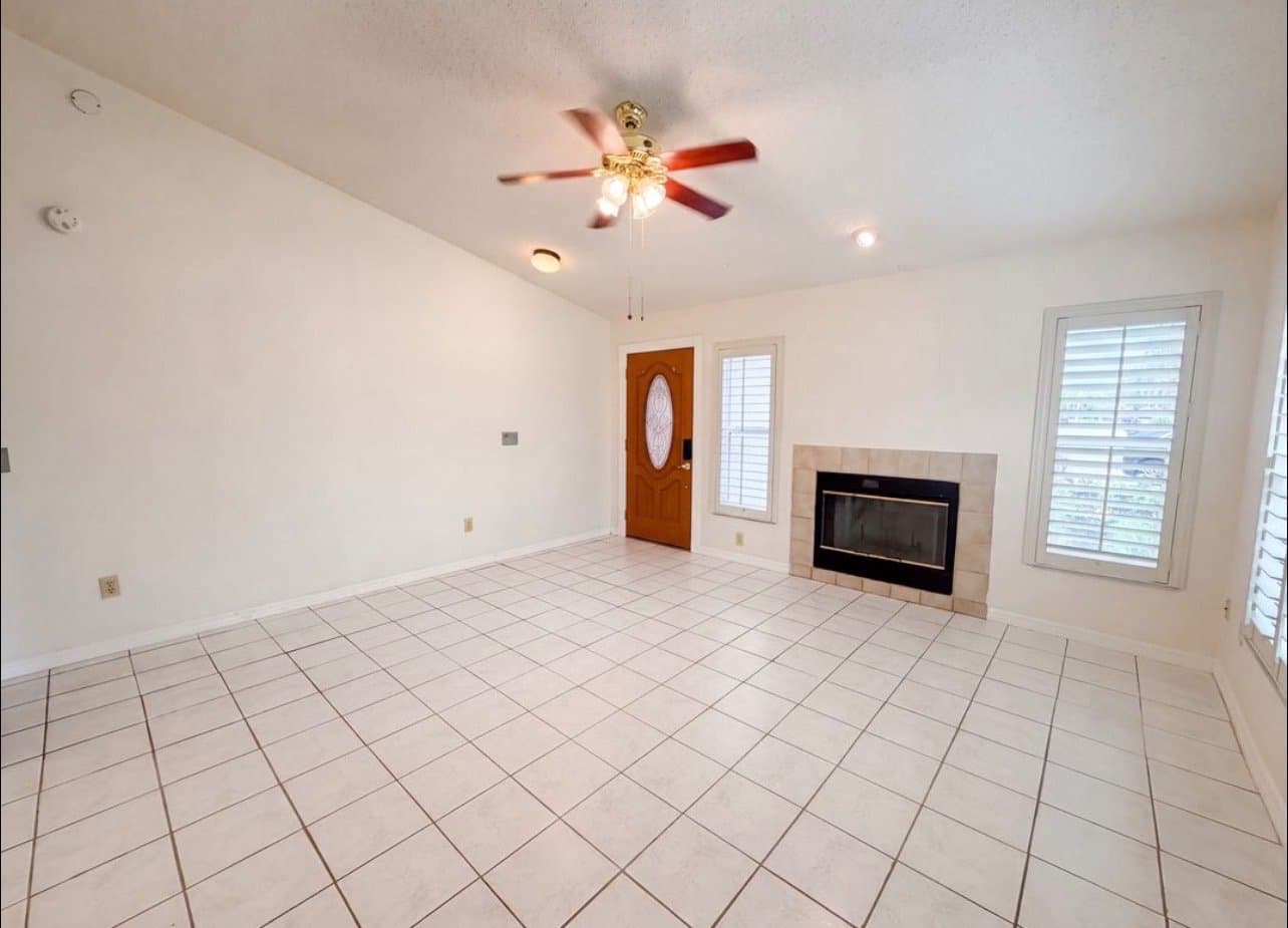 Fort Worth House: 1925 Kings Canyon Cir