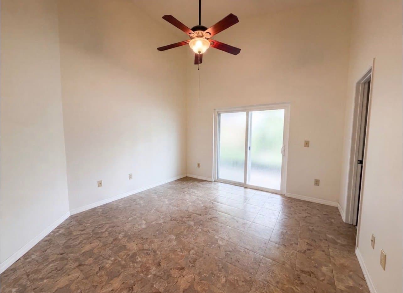 Fort Worth House: 1925 Kings Canyon Cir